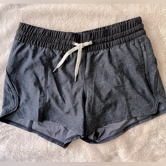 Vuori Pants - NWT Vuori Clementine Short Charcoal Twill Size S